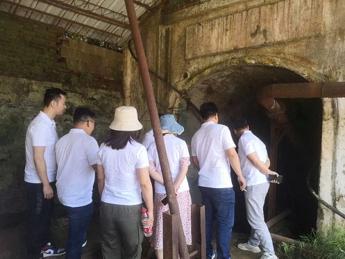 江西財(cái)大EMBA總裁77班贛東區(qū)域同學(xué)企業(yè)走訪學(xué)習(xí)243.jpg