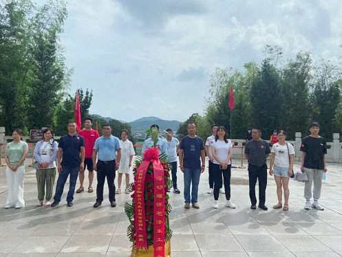 贛州教學(xué)點(diǎn)總裁21班赴古田、長汀開展“八一”慰問殘疾軍人公益活動(dòng)581.jpg