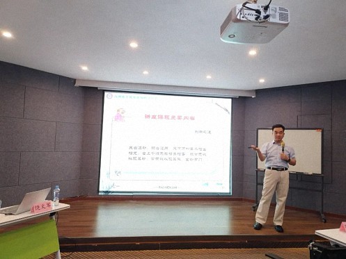 【中心動態】江西贛饒商會“走進財大，聆聽國學”主題文化教育活動在EDP中心舉行187.jpg