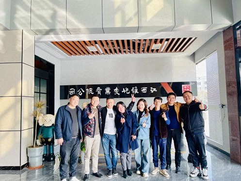 江財(cái)新商界“聽心聲、促發(fā)展”暖企師生走訪團(tuán)①——吉安永新572.jpg