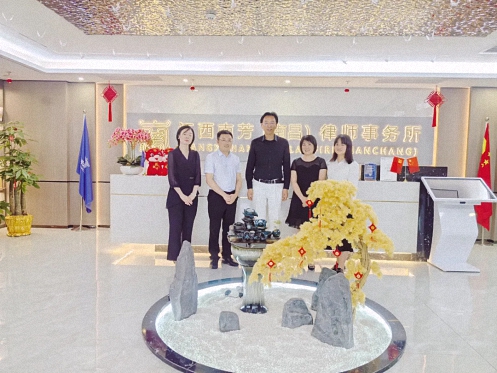 【走訪交流】江財新商界學(xué)習(xí)型模范單位——江西南芳律師事務(wù)所130.jpg