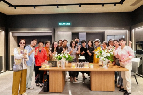 【中心动态】江财新商界举行“致敬母亲节”专场沙龙588.jpg 【中心动态】江财新商界举行“致敬母亲节”专场沙龙588.jpg