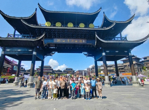 【班级活动】十年商海同舟,今朝黔山共叙——江西财大新商界51班十周年庆典活动666.jpg 【班级活动】十年商海同舟,今朝黔山共叙——江西财大新商界51班十周年庆典活动666.jpg