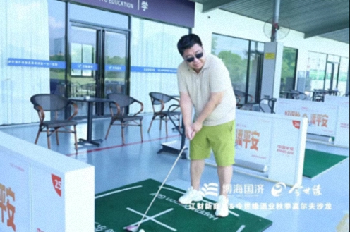 【中心动态】挥杆论道 智汇商机——江财新商界&今世缘酒业举行高尔夫球体验沙龙146.jpg