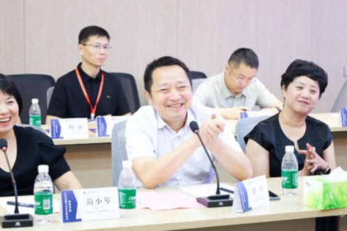 【中心动态】江西财大新商界师生走进江西兆驰半导体参访座谈965.jpg 【中心动态】江西财大新商界师生走进江西兆驰半导体参访座谈965.jpg