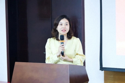 【中心动态】江西财大新商界93班、95班《战略顶层设计》课程暨班委受聘仪式617.jpg 【中心动态】江西财大新商界93班、95班《战略顶层设计》课程暨班委受聘仪式617.jpg