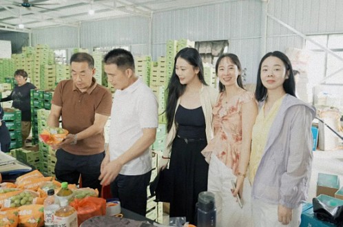 【中心动态】江西新商界总裁班师生走进83班甘若娴同学企业——云山绿海有机果园116.jpg